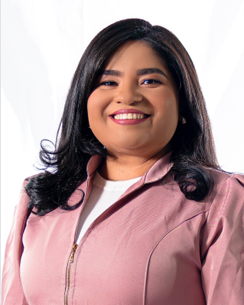 Dra. Adriele Oliveira